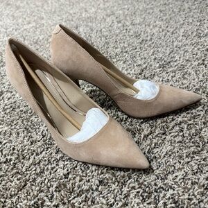 Elegant Kenneth Cole Nude Suede Women's Pumps